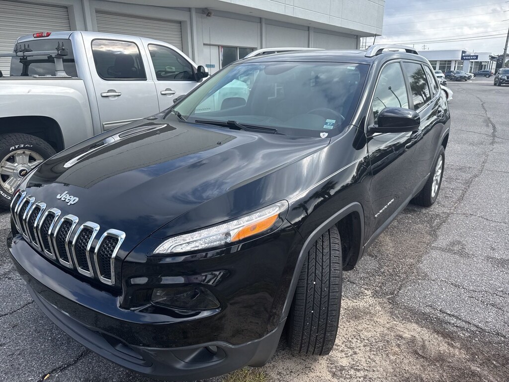 Used 2018 Jeep Cherokee Latitude Plus FWD SUV
