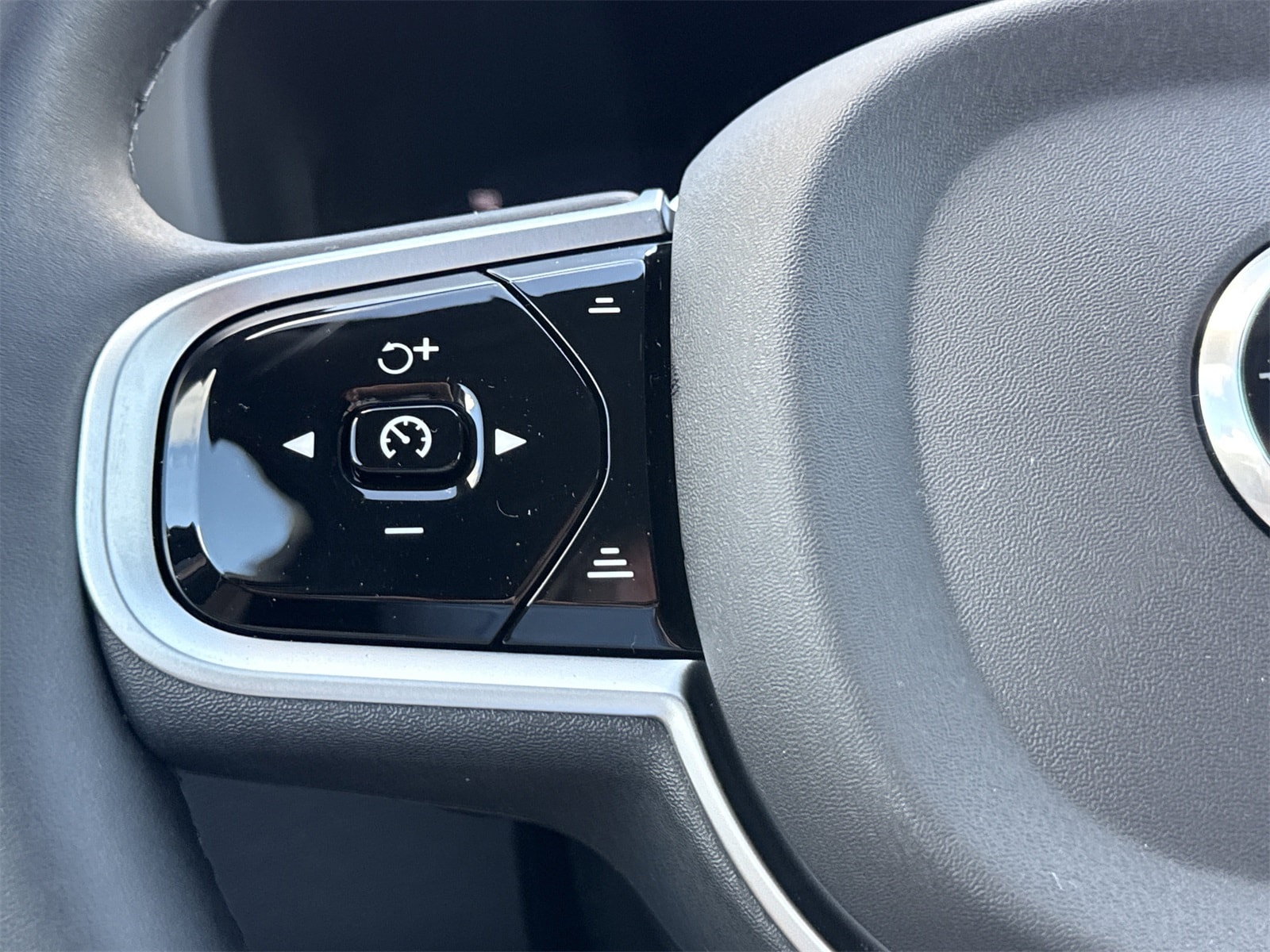 2026 Volvo XC60 Plus - Photo 22