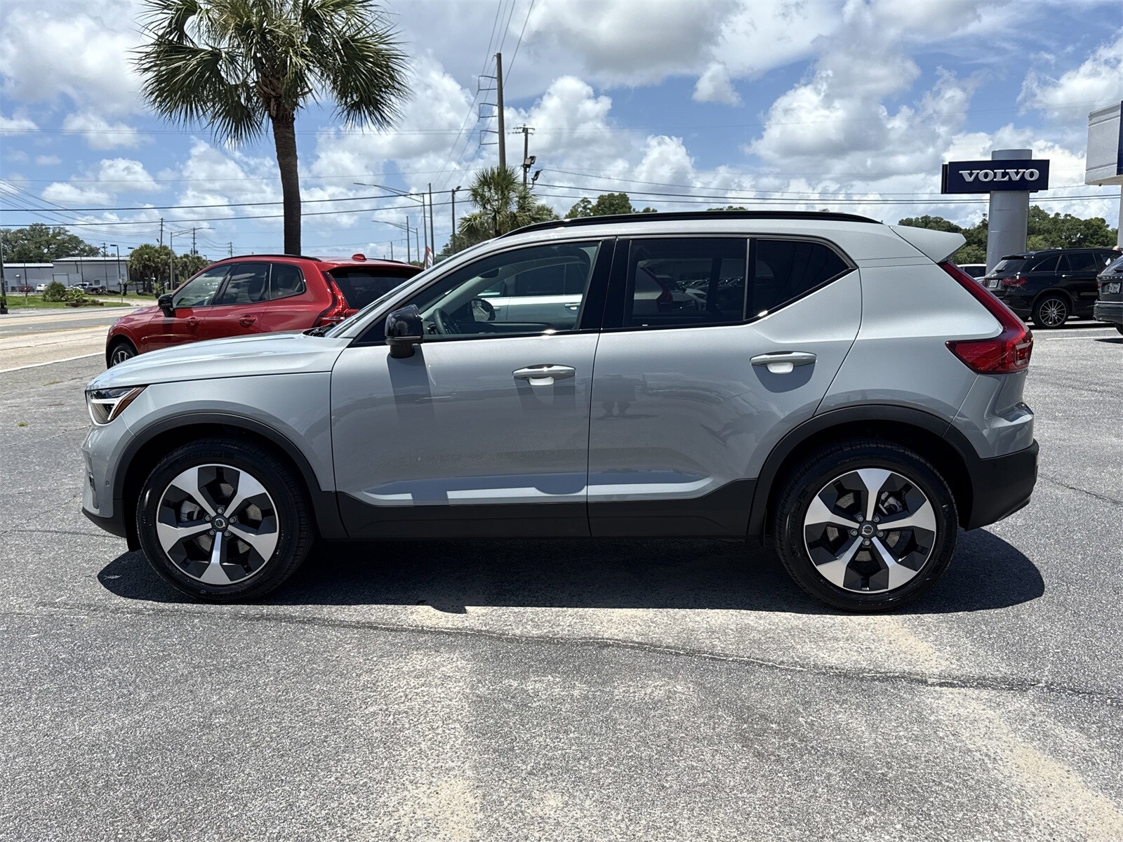 2026 Volvo XC40 Plus photo 2