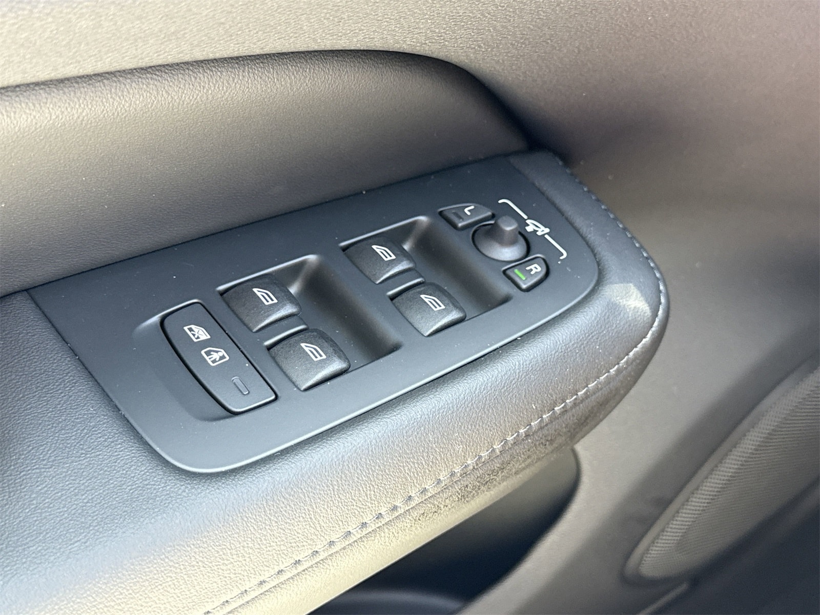 2026 Volvo V60 Cross Country Plus - Photo 17
