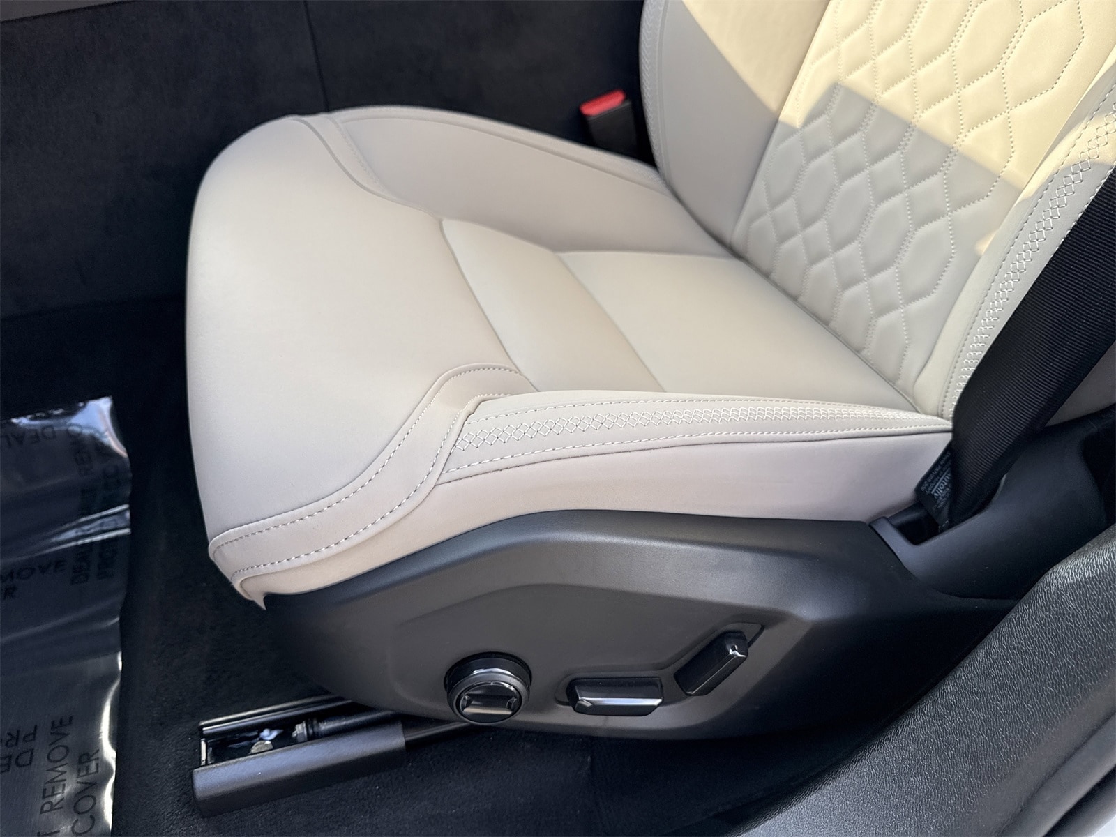 2026 Volvo XC60 Plus - Photo 11
