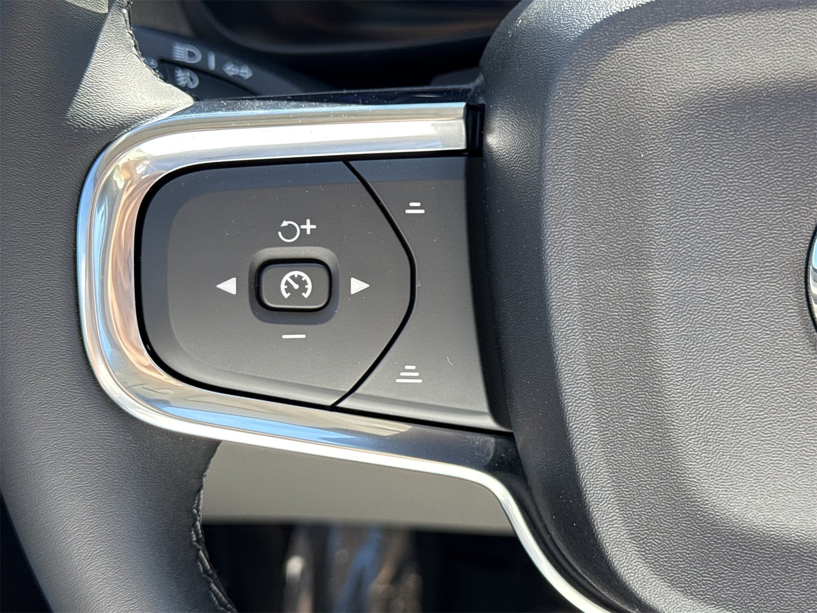 2026 Volvo XC40 Plus - Photo 20