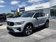 2025 Volvo XC40 B5 Plus Dark Theme SUV