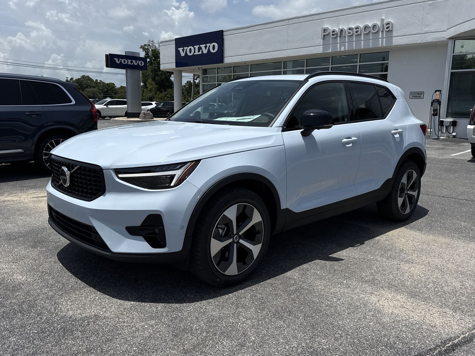 2026 Volvo XC40 SUV 