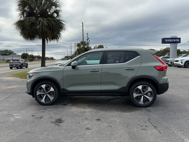 2025 Volvo XC40 Plus photo 2