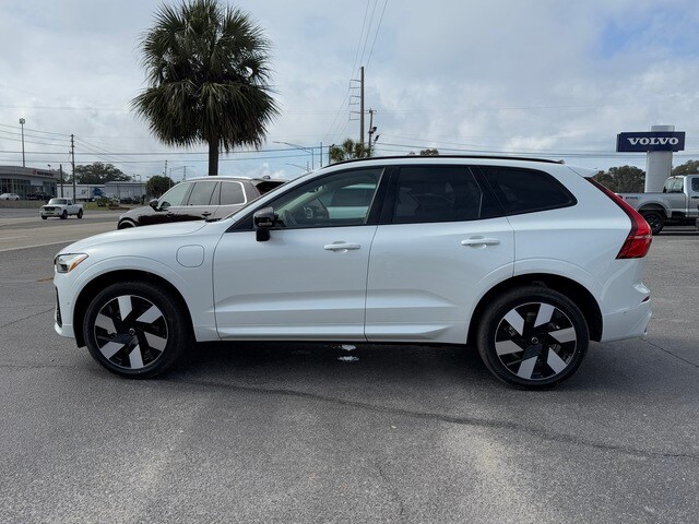 2025 Volvo XC60 T8 Plus photo 2