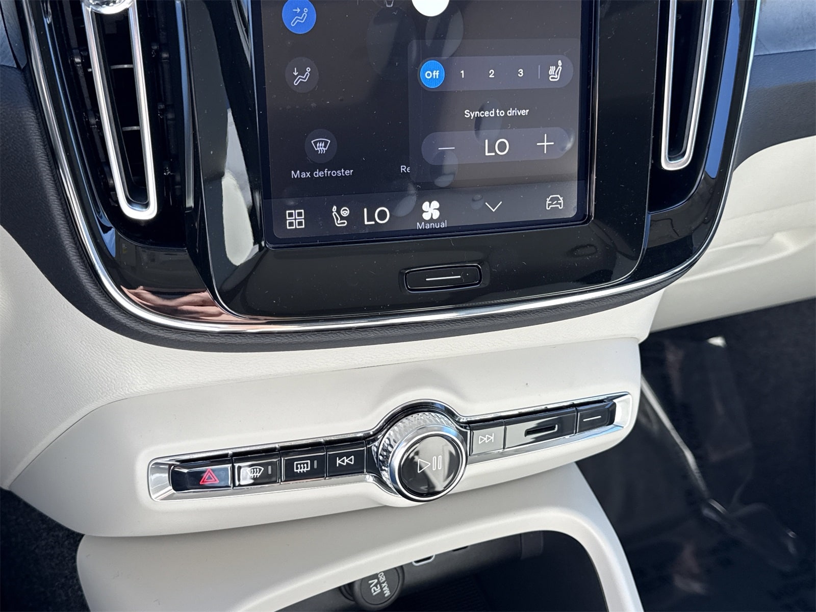 2026 Volvo XC40 Plus - Photo 26