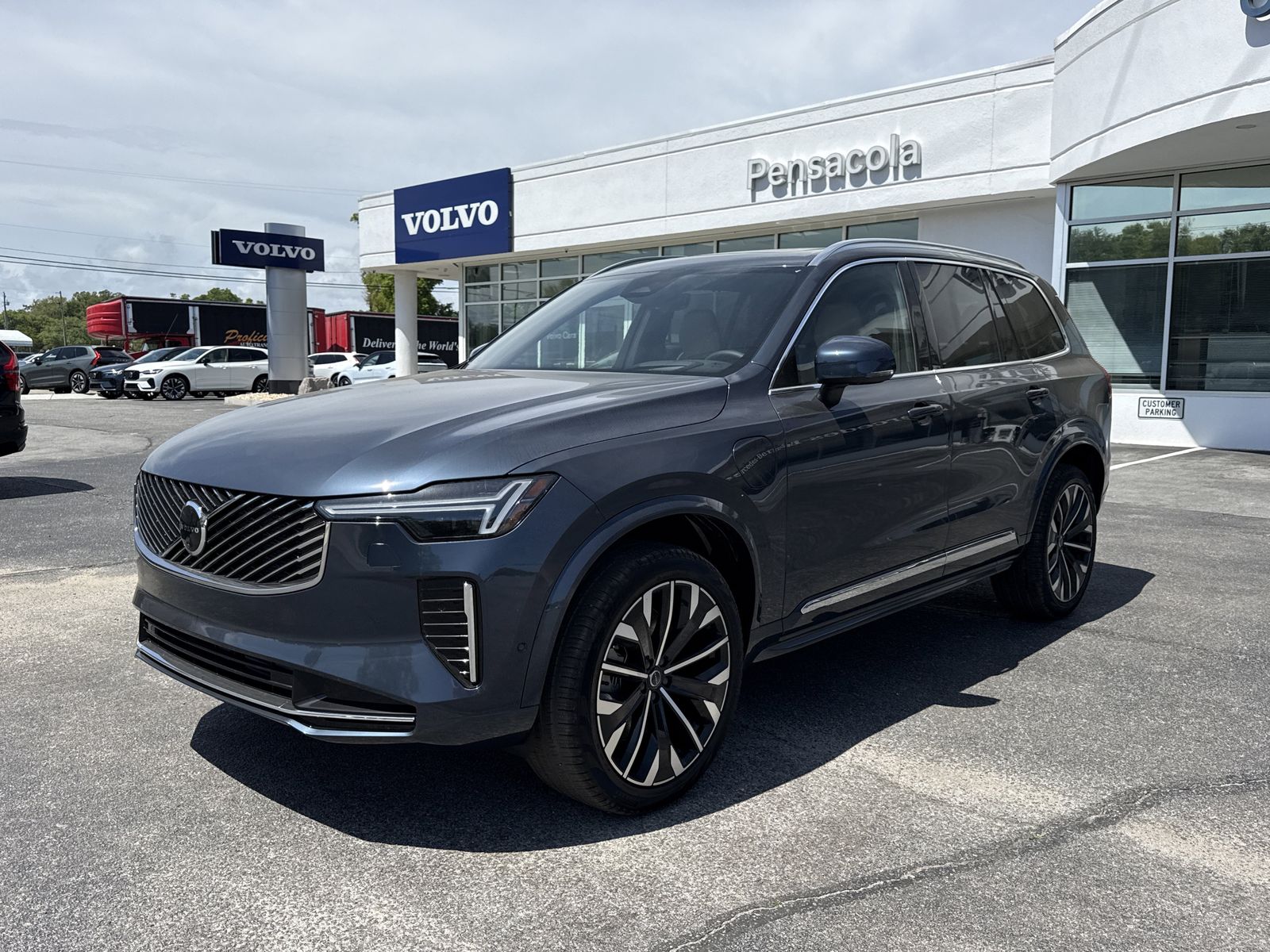 2026 Volvo XC90 T8 Recharge Ultra Bright 4WD's photo