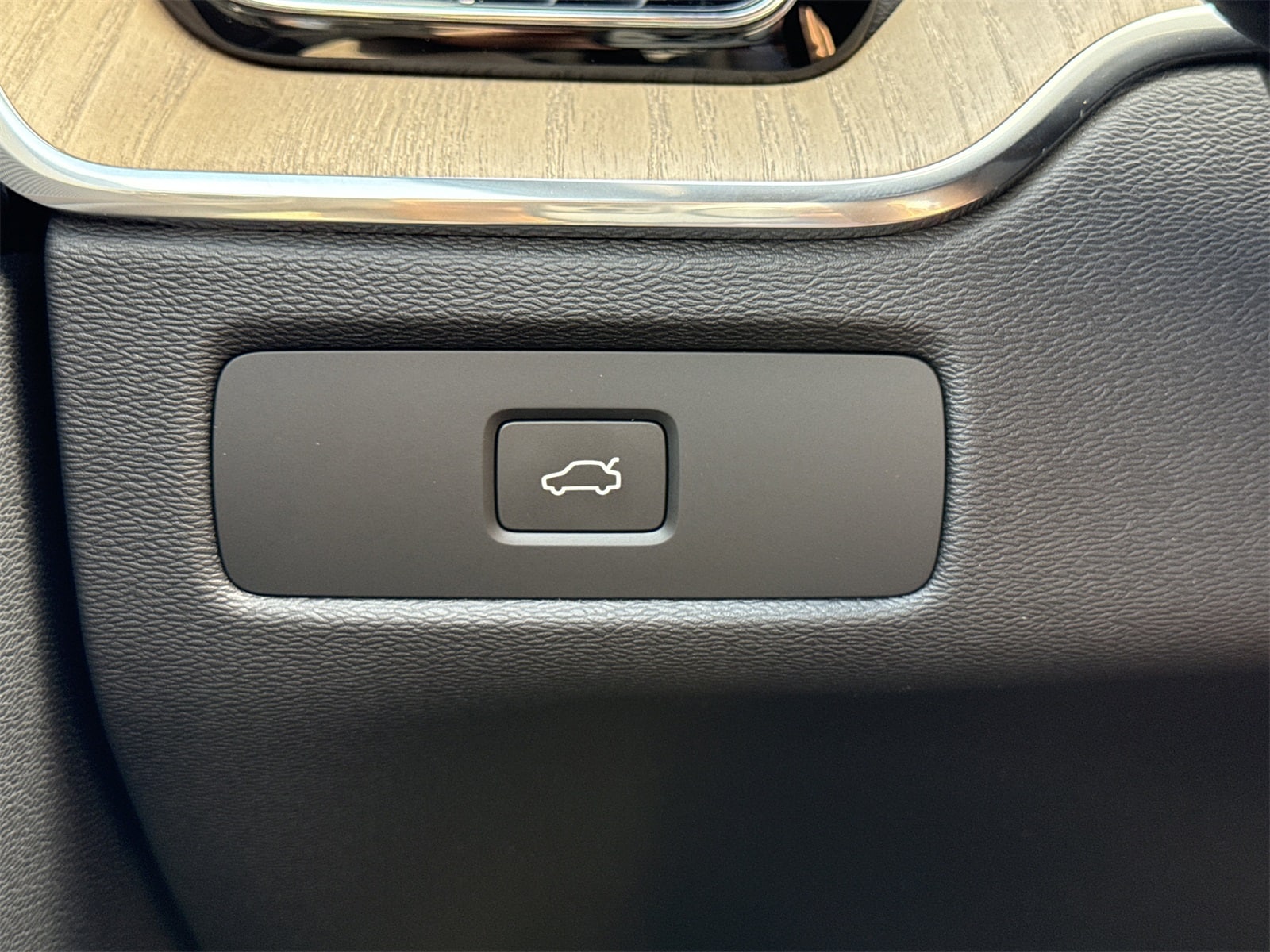 2026 Volvo XC60 Plus - Photo 20
