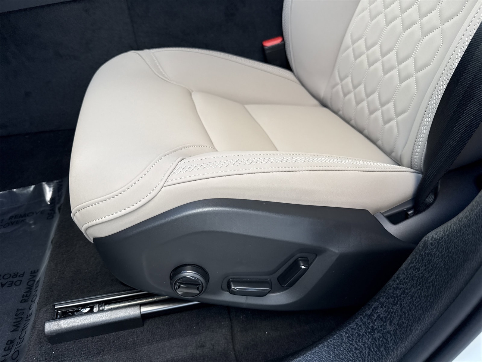 2026 Volvo XC60 Plus - Photo 11