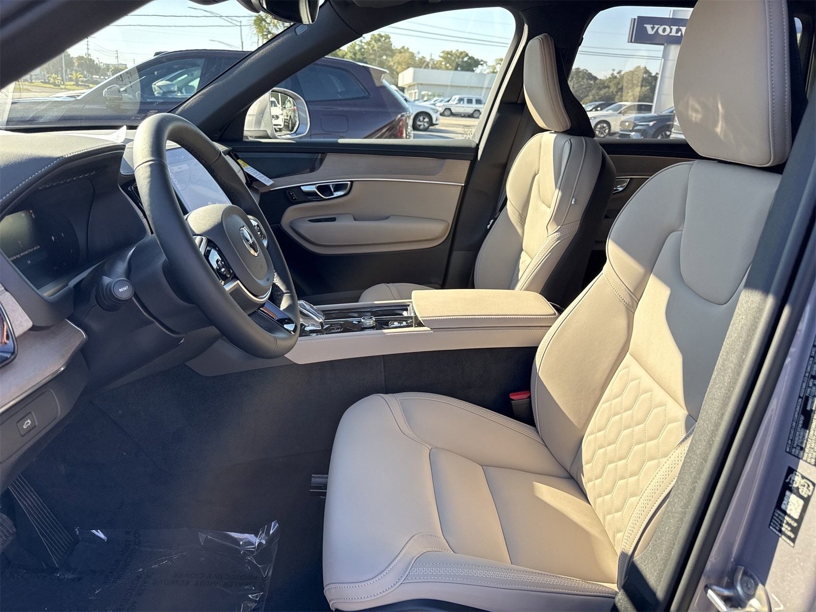 2026 Volvo XC90 Plus - Photo 10
