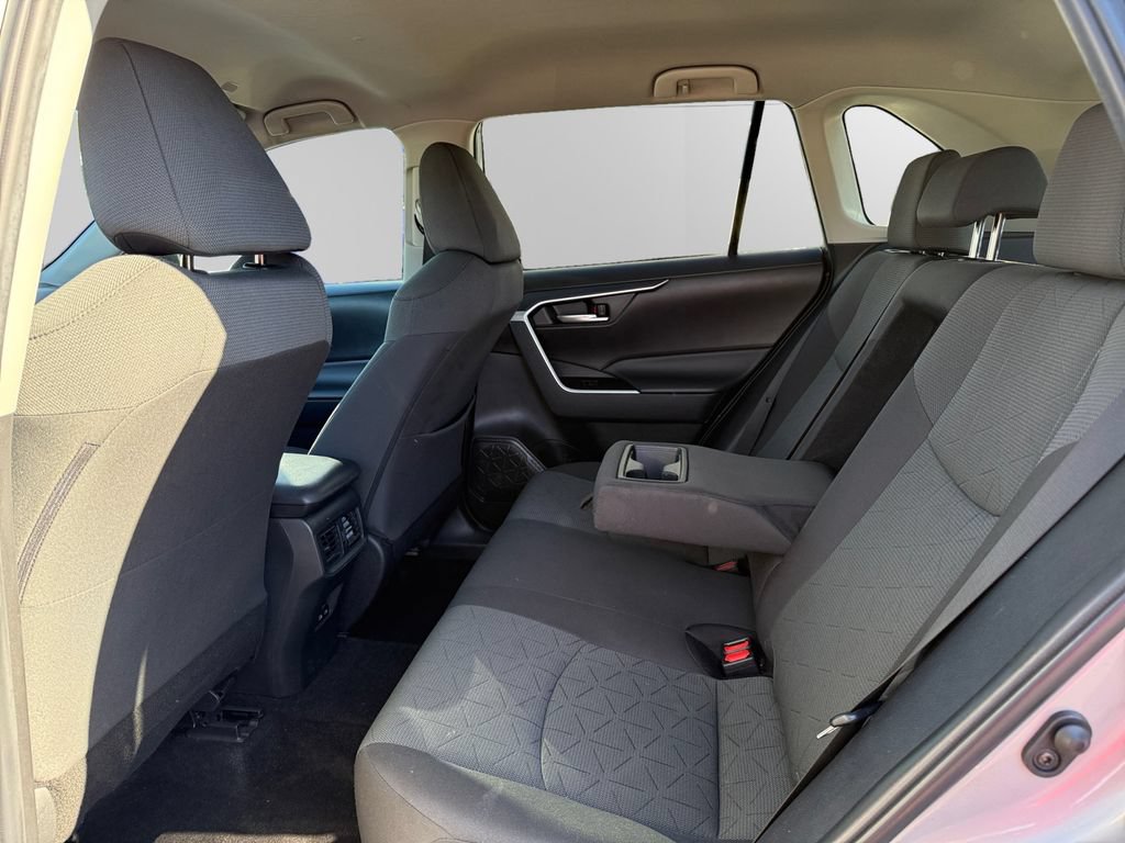 2023 Toyota RAV4 XLE - Photo 13