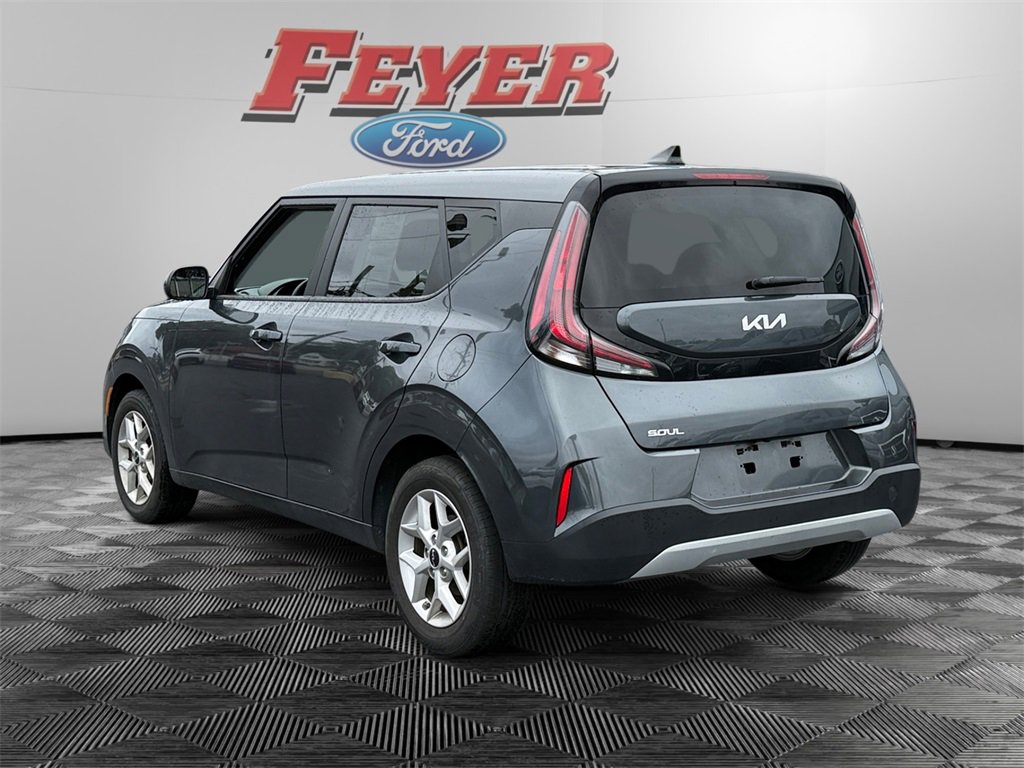 2023 Kia Soul LX photo 2