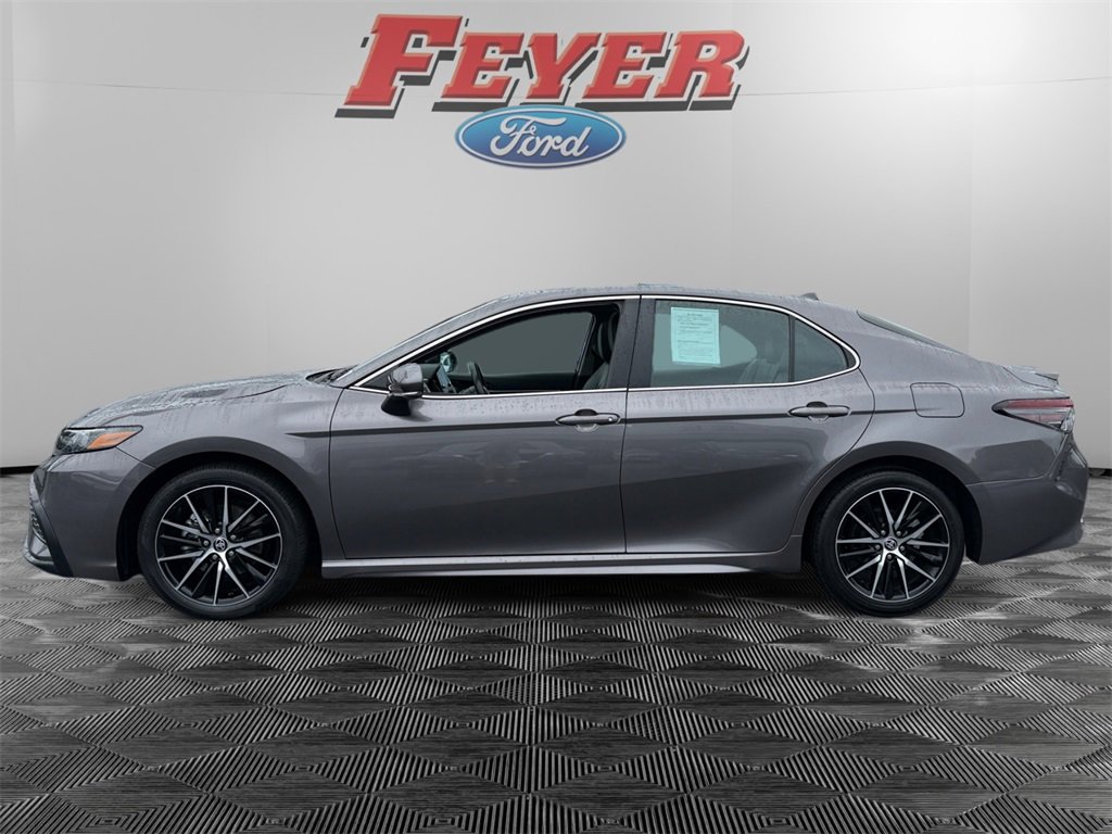 2024 Toyota Camry SE photo 2