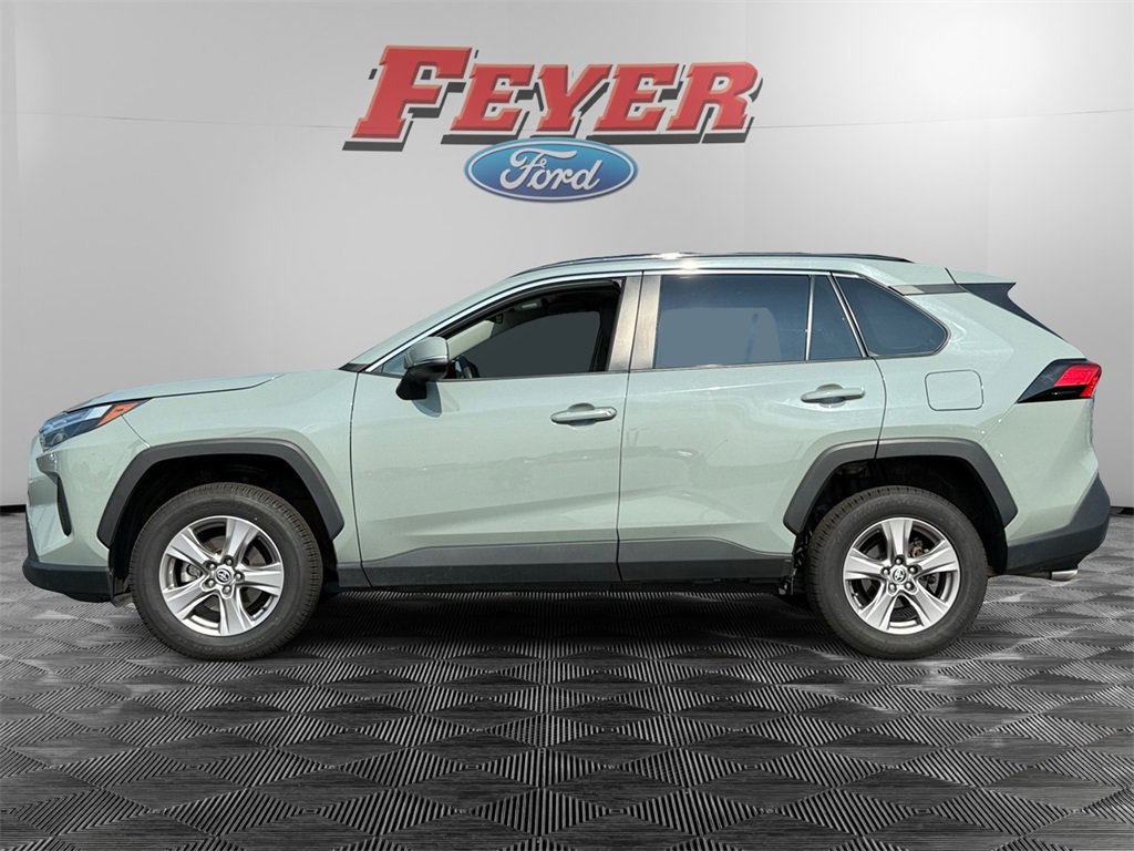 2023 Toyota RAV4 XLE photo 2
