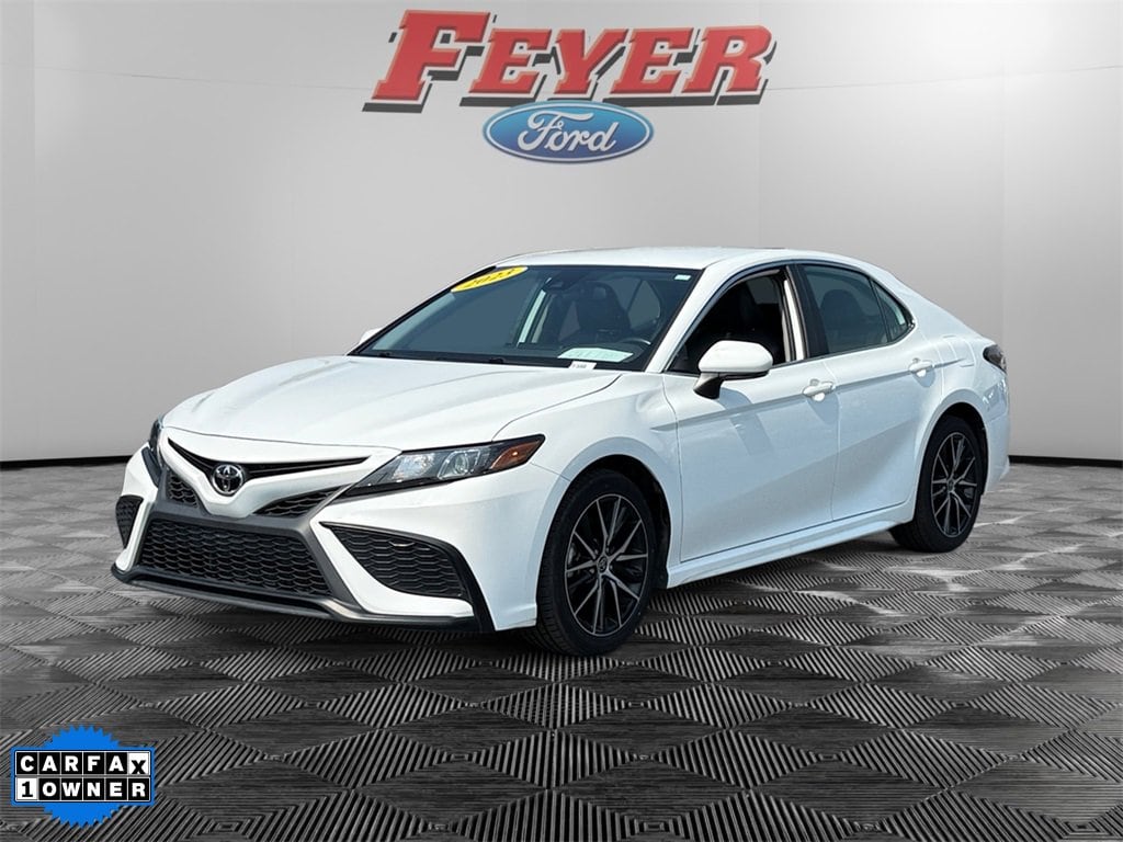 Used 2023 Toyota Camry SE SE Auto
