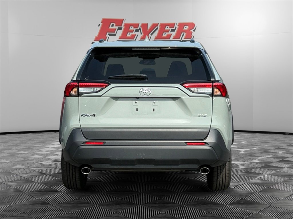 2023 Toyota RAV4 XLE photo 4