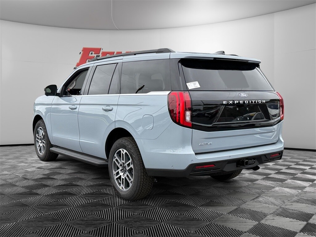 2025 Ford Expedition photo 2
