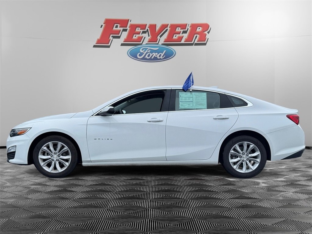 1G1ZD5ST8PF225329