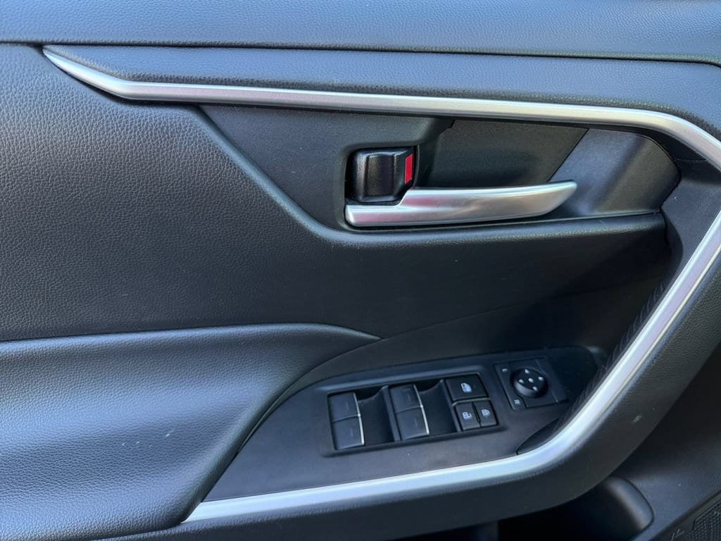 2023 Toyota RAV4 XLE - Photo 16