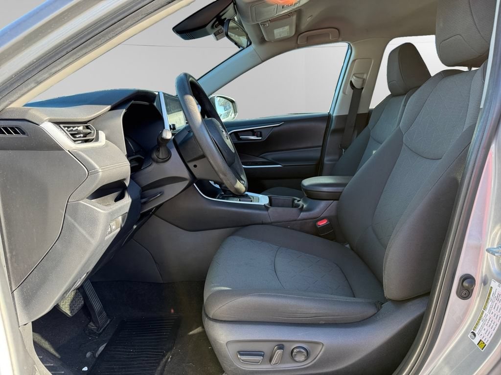 2023 Toyota RAV4 XLE - Photo 9