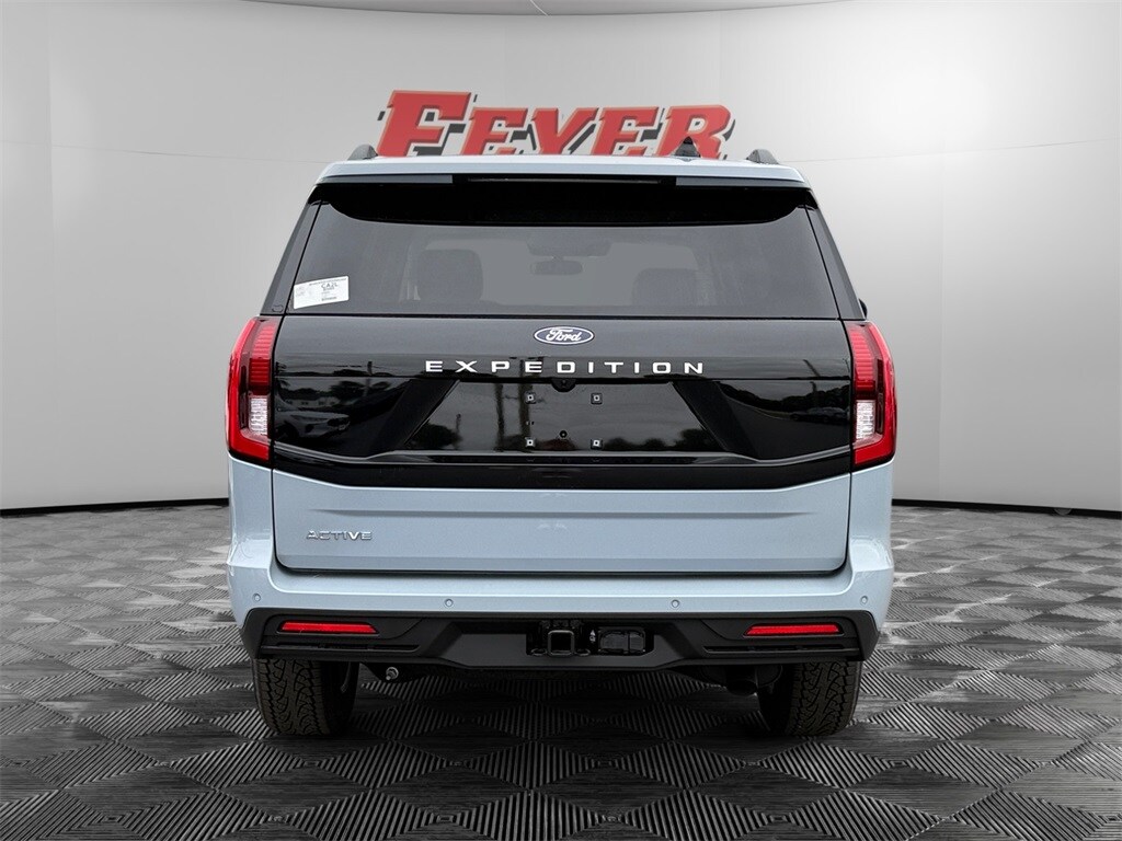 2025 Ford Expedition photo 3