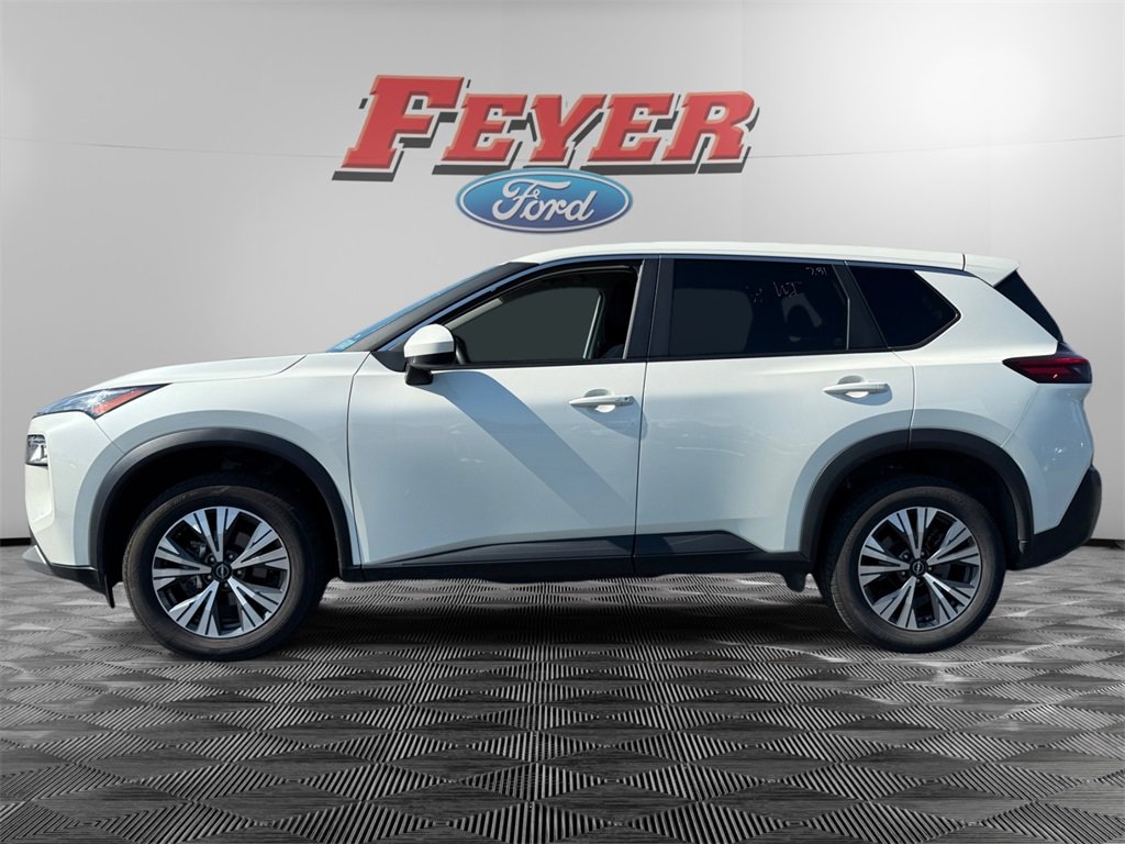 2023 Nissan Rogue SV photo 2