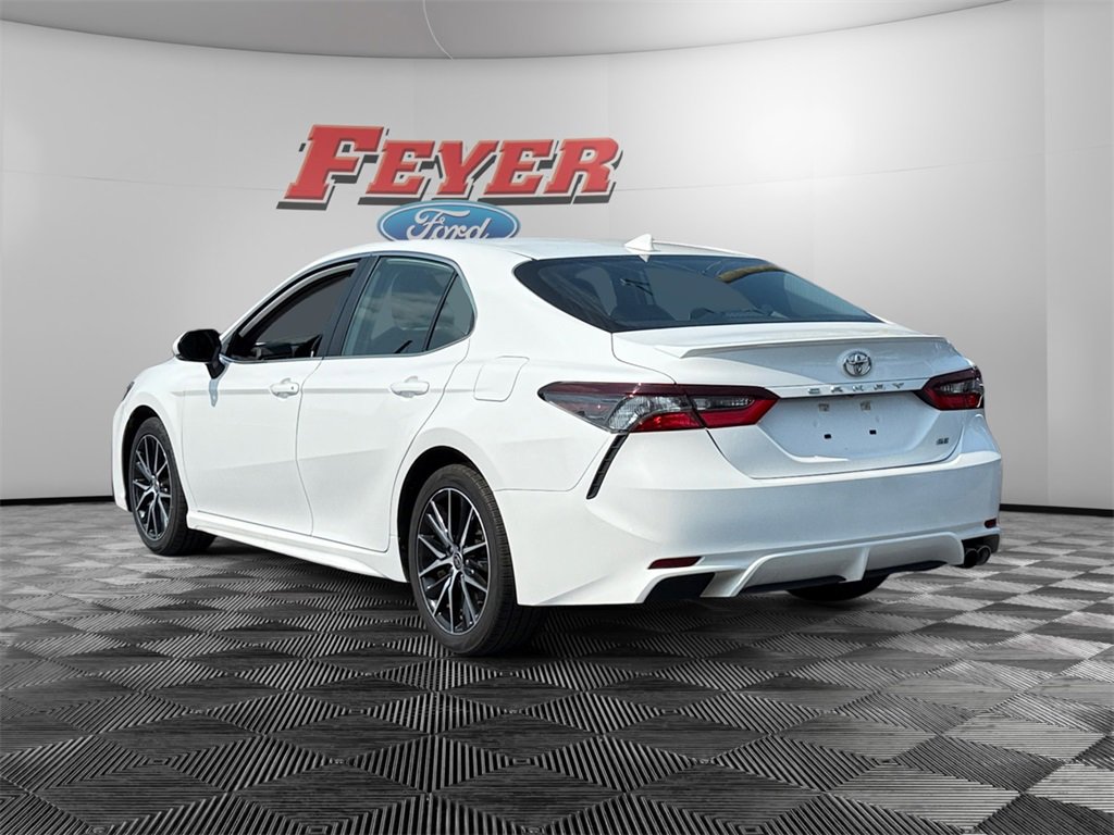 2023 Toyota Camry SE photo 3