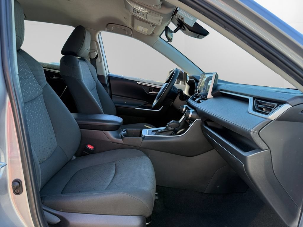 2023 Toyota RAV4 XLE - Photo 15