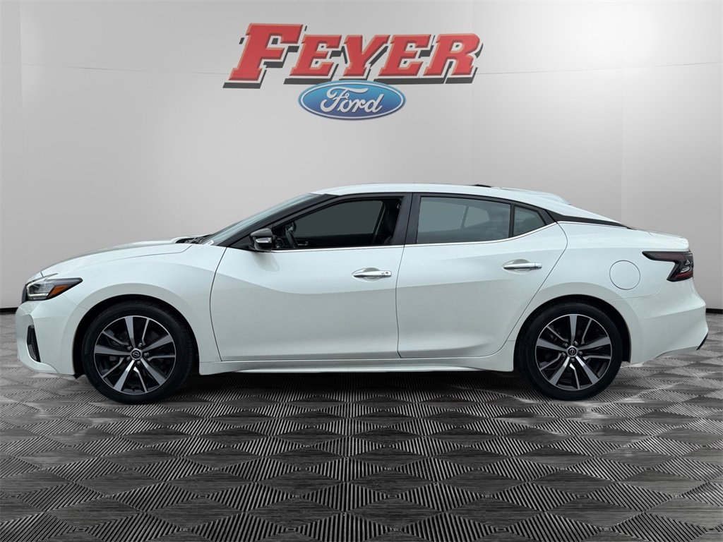 2023 Nissan Maxima SV photo 2