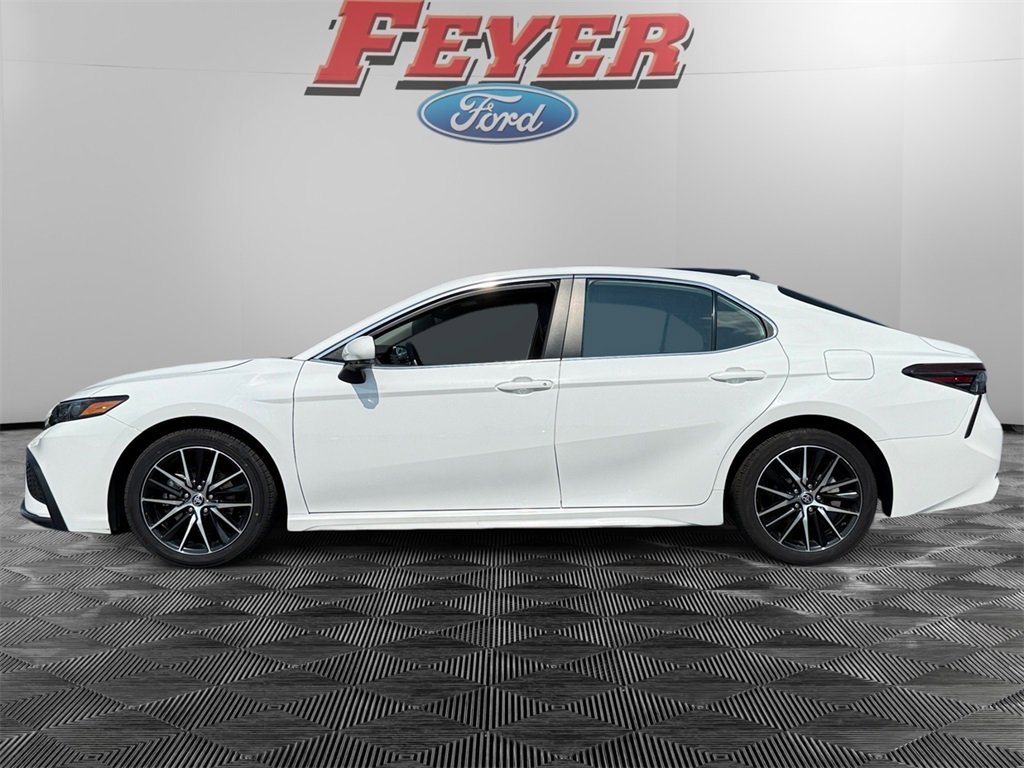 2023 Toyota Camry SE photo 2