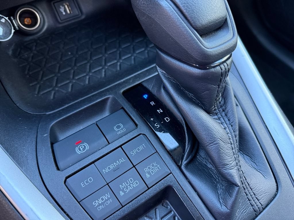 2023 Toyota RAV4 XLE - Photo 18
