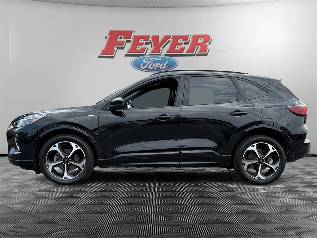 2023 Ford Escape ST-Line Elite photo 2