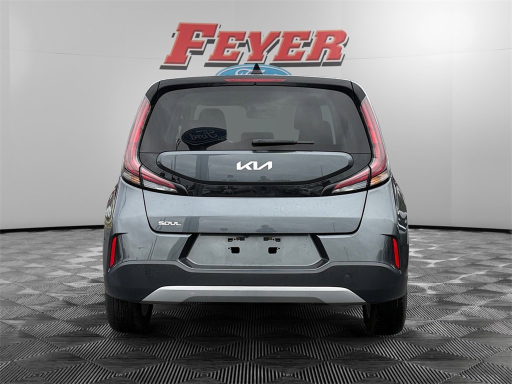 2023 Kia Soul LX photo 3