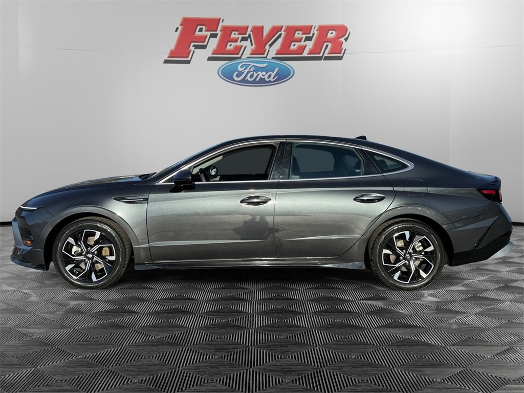 2024 Hyundai Sonata SEL photo 2