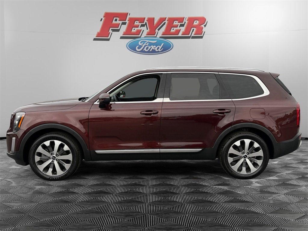2022 Kia Telluride EX photo 2