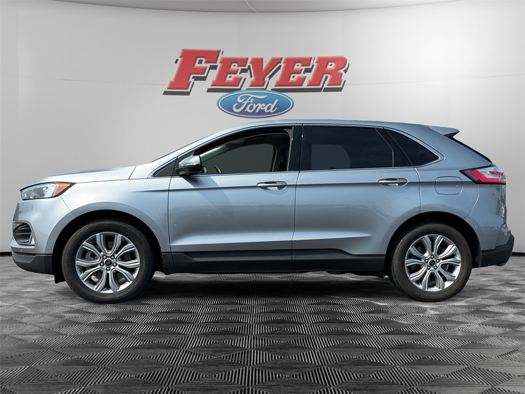 2024 Ford Edge Titanium photo 2