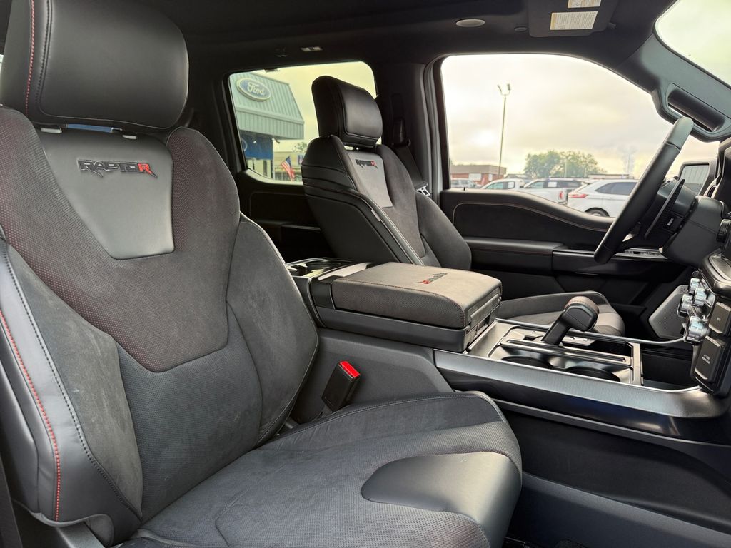 2026 Ford F-150 Raptor - Photo 18