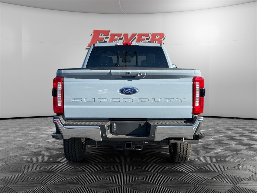 2026 Ford F-350 Lariat photo 2