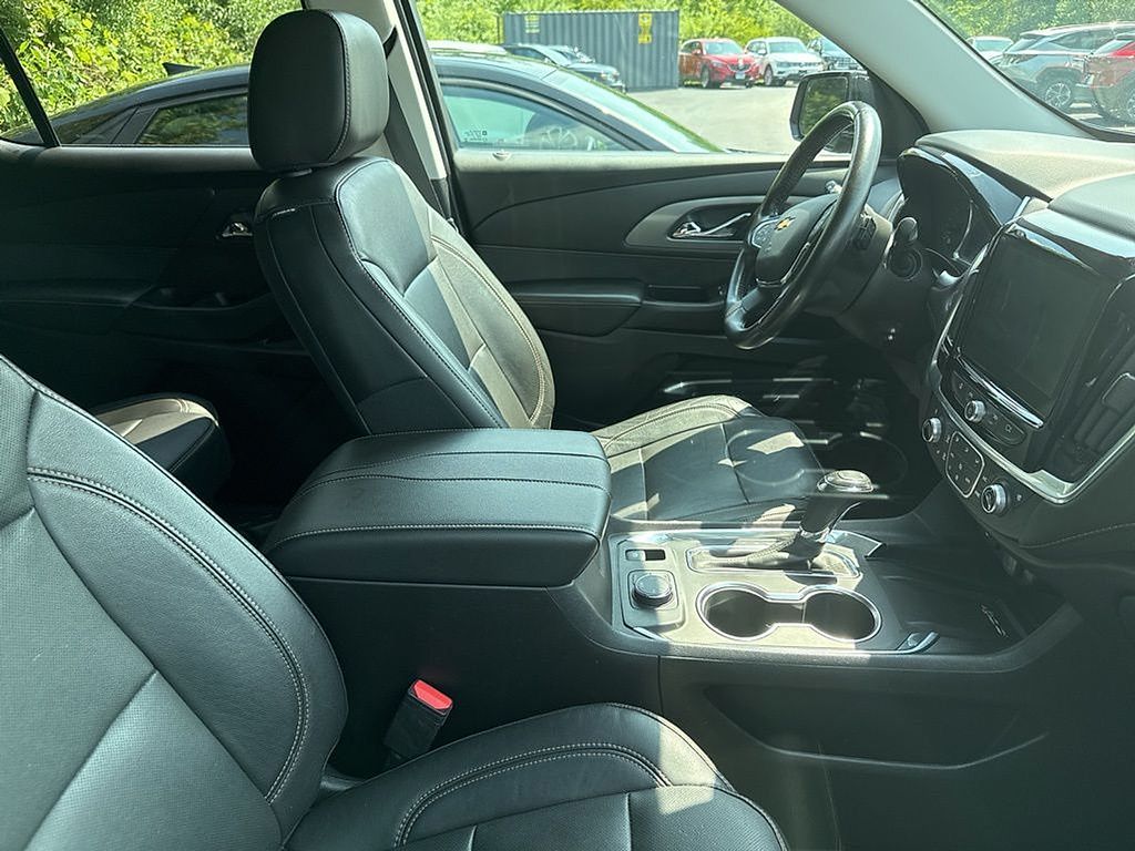 2019 Chevrolet Traverse Premier photo 2