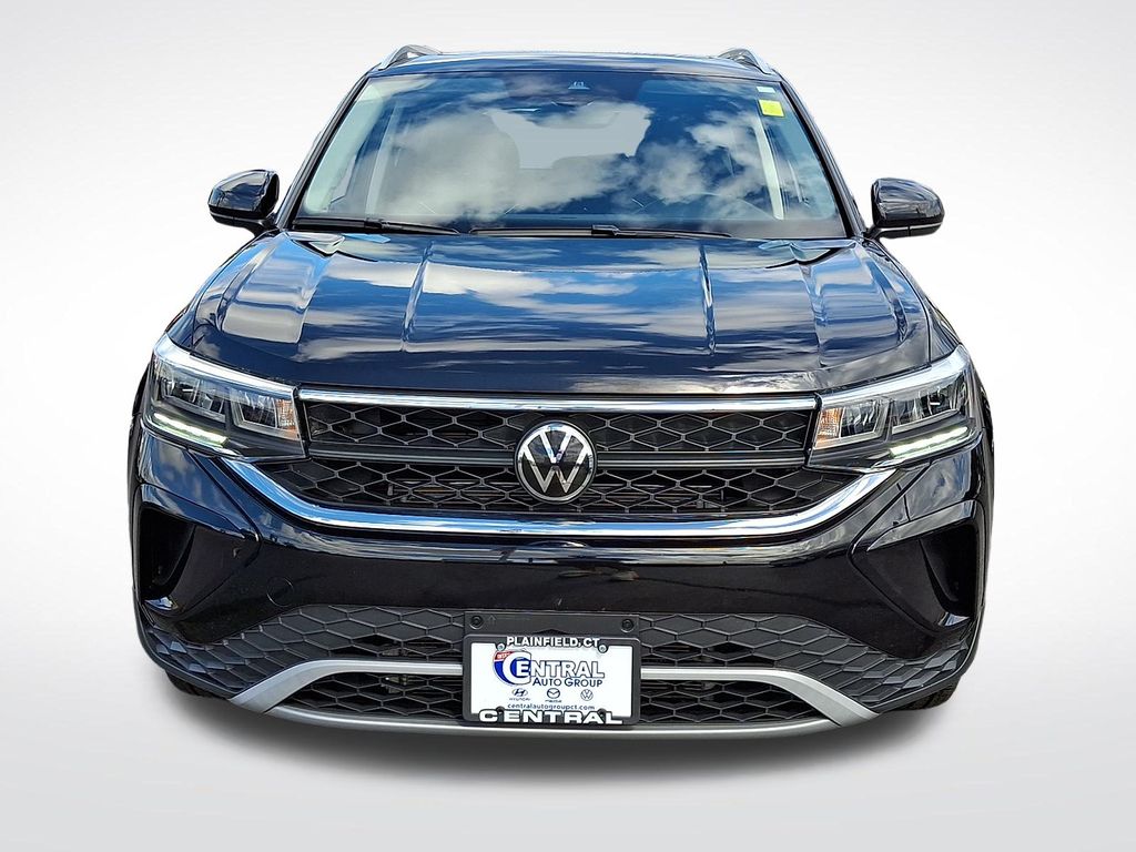 2023 Volkswagen Taos SE photo 2