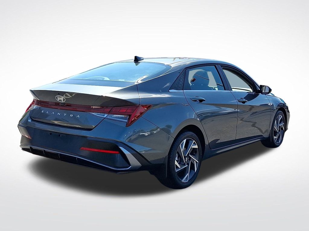 2025 Hyundai Elantra SEL Convenience photo 4