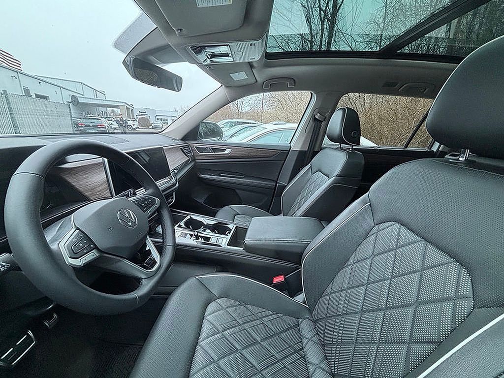 2024 Volkswagen Atlas SEL Premium R-Line photo 4