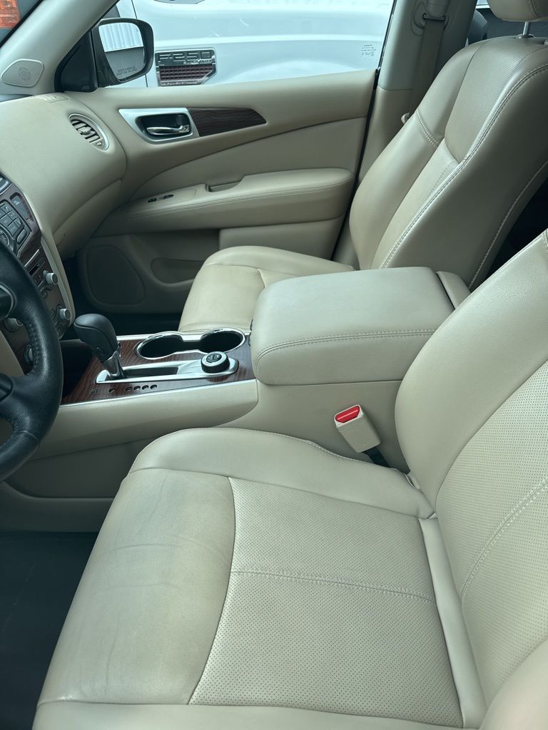 2020 Nissan Pathfinder Platinum photo 2