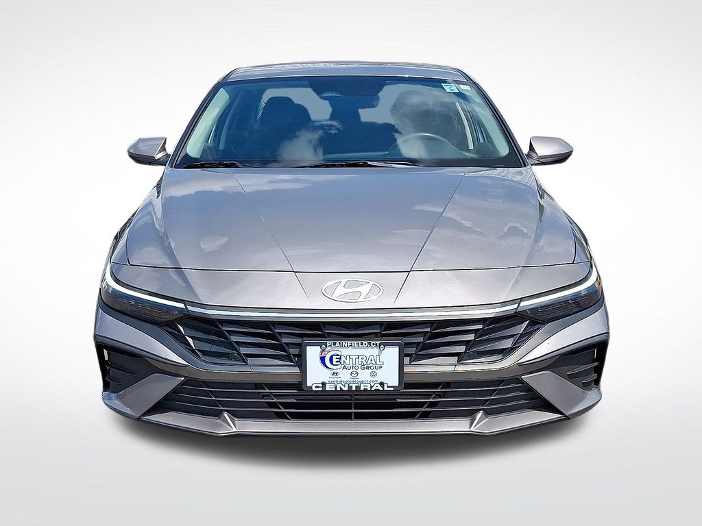 2024 Hyundai Elantra SEL photo 2