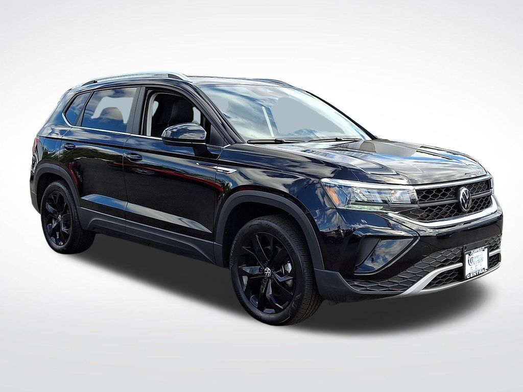 2023 Volkswagen Taos SE photo 3