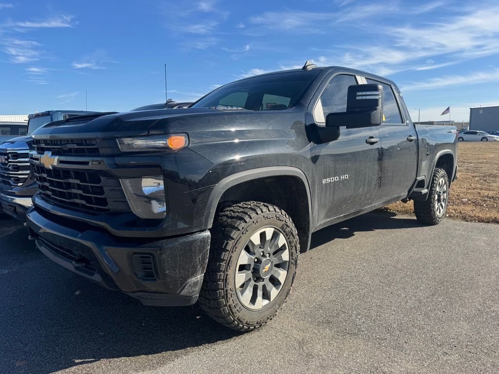 2024 Chevrolet Silverado HD Custom's photo