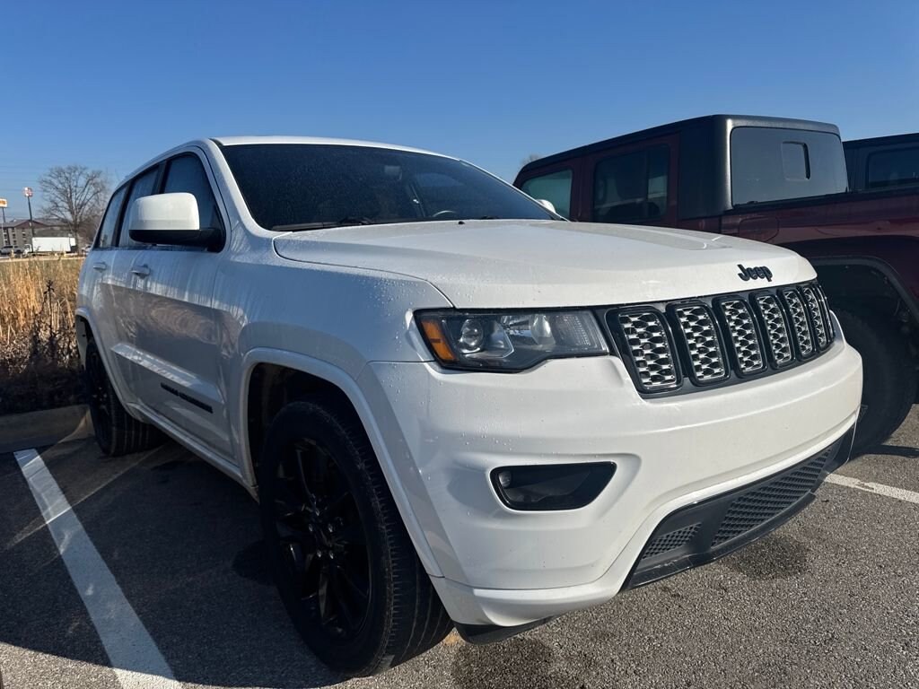 Used 2017 Jeep Grand Cherokee Altitude