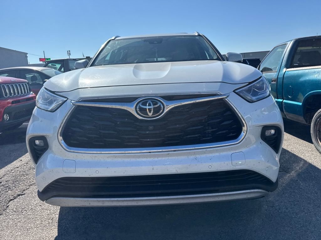 2021 Toyota Highlander Platinum photo 2