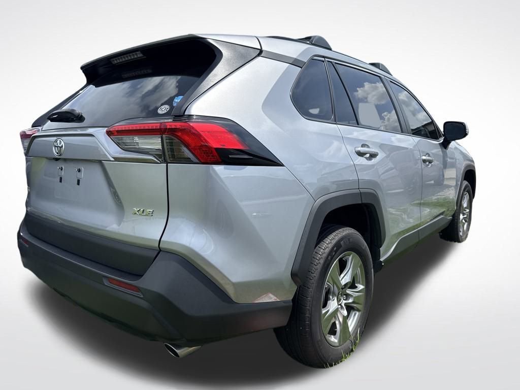2024 Toyota RAV4 XLE photo 4